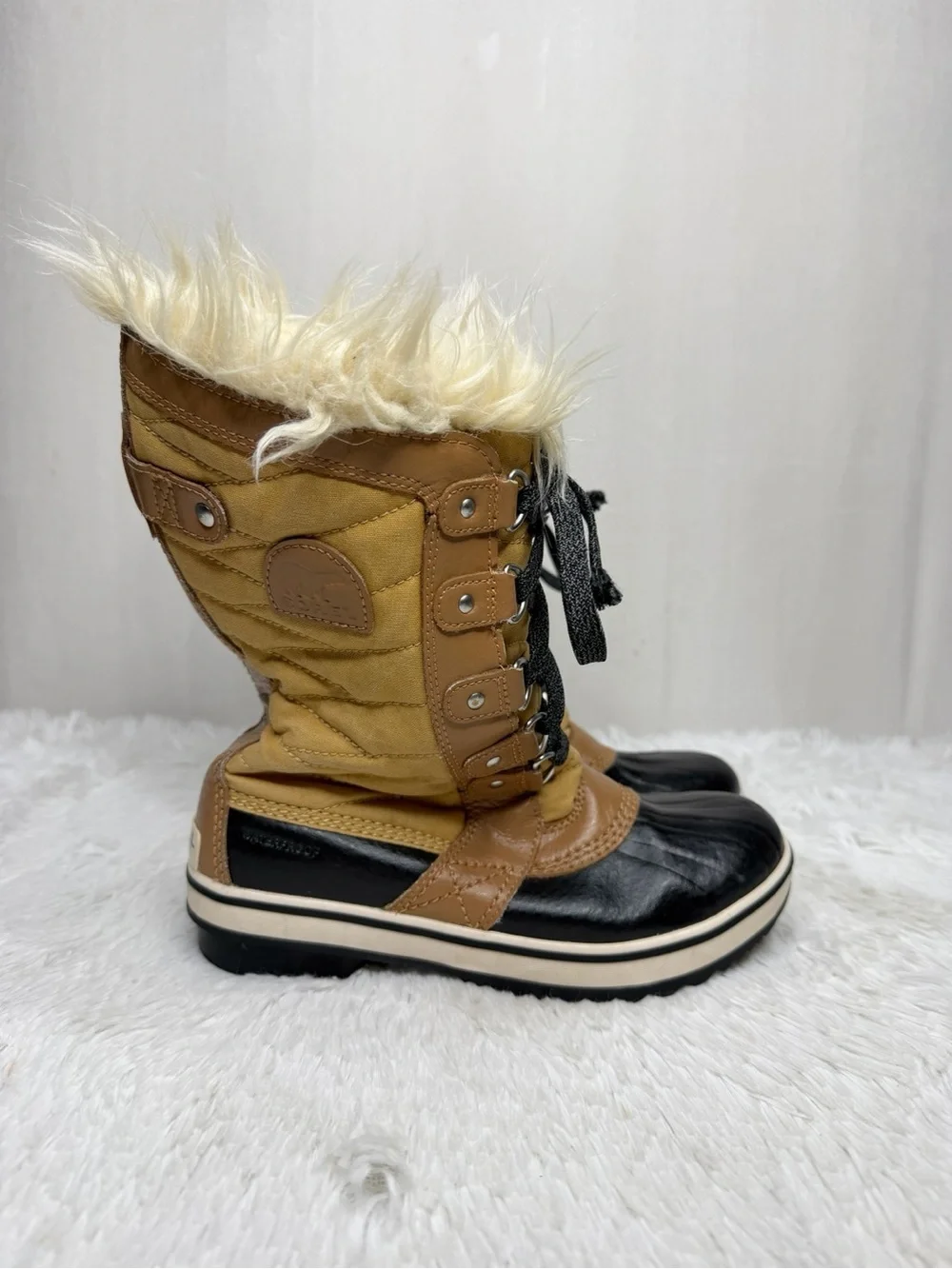 SOREL / Tofino tan black faux fur lined lace up tall winter boots / 4 big girl